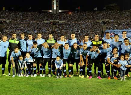 Uruguay seal final qualifying spot for 2014 World Cup