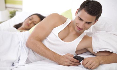 Electronic devices "steal sleep" from the eyes of the British